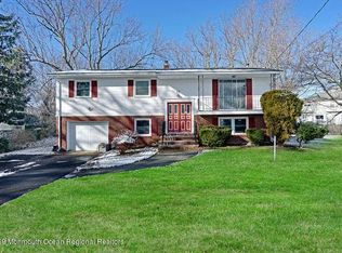 17 Burdge Dr, Howell, NJ
