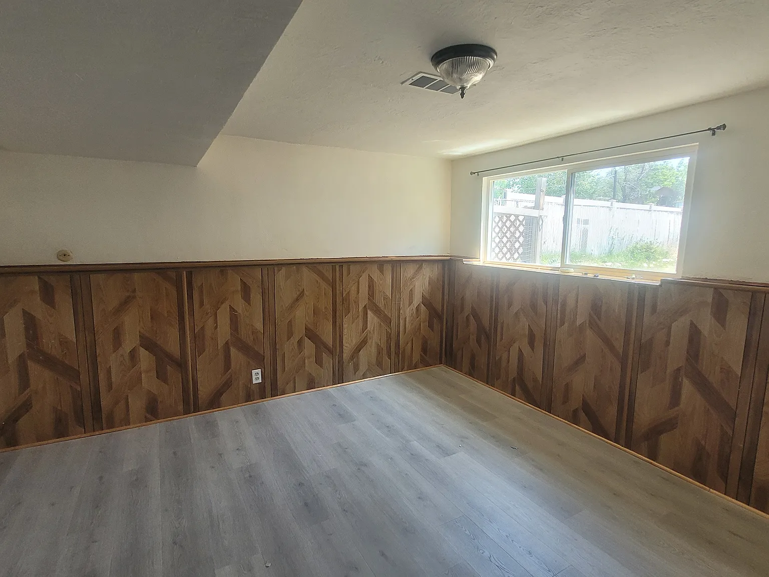 5 bed, 1.5 bath, 890 sqft, $800 — Photo 3