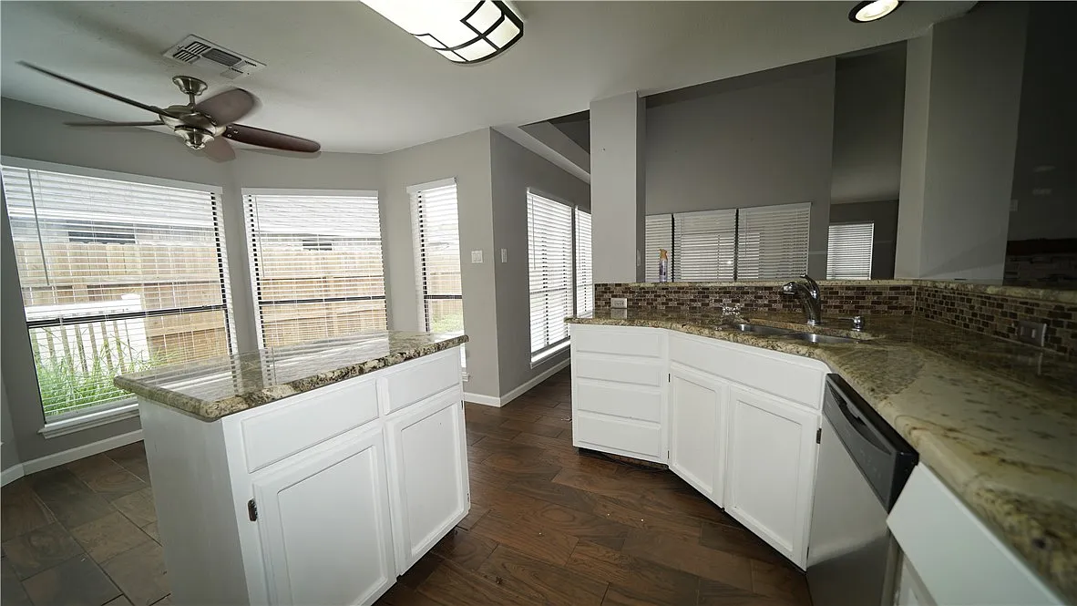 3 bed, 1708 sqft, $2,150 — Photo 4