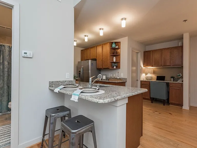 1200 Walnut St — Photo 2