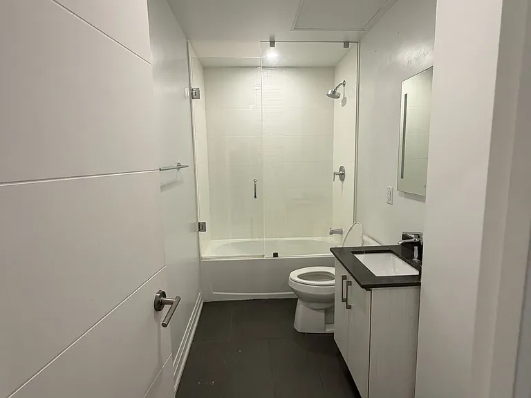 215 Jarvis St #3 — Photo 7