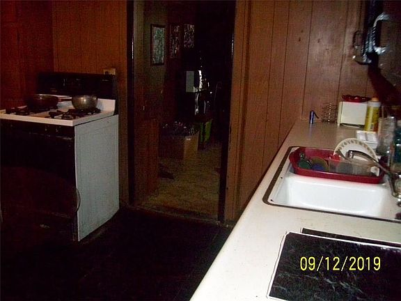 4th image of 1021 E 1st St