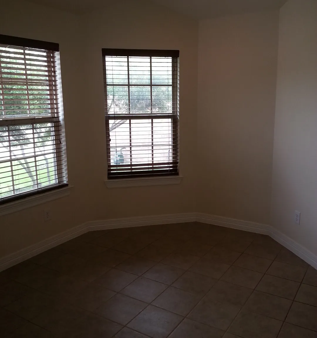 3 bed, 1720 sqft, $1,995 — Photo 3