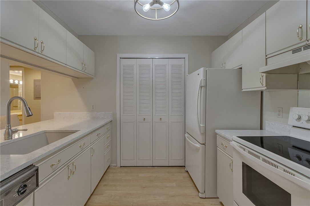 31 Plantation Dr APT 206
