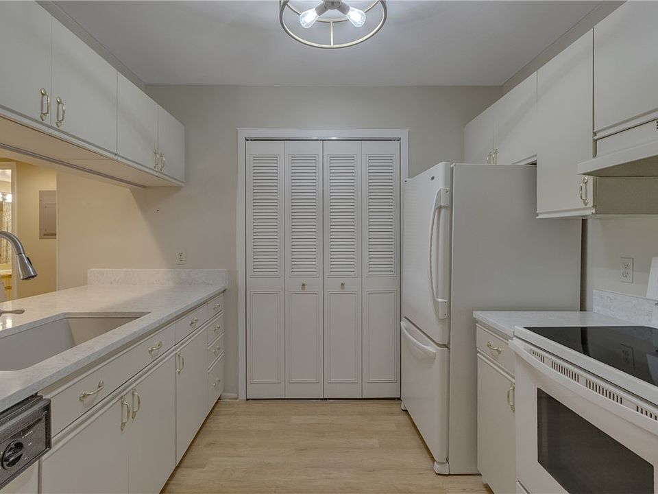 1st image of 31 Plantation Dr APT 206