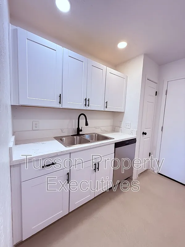 Studio, 1.0 bath, 400 sqft, $725 — Photo 3