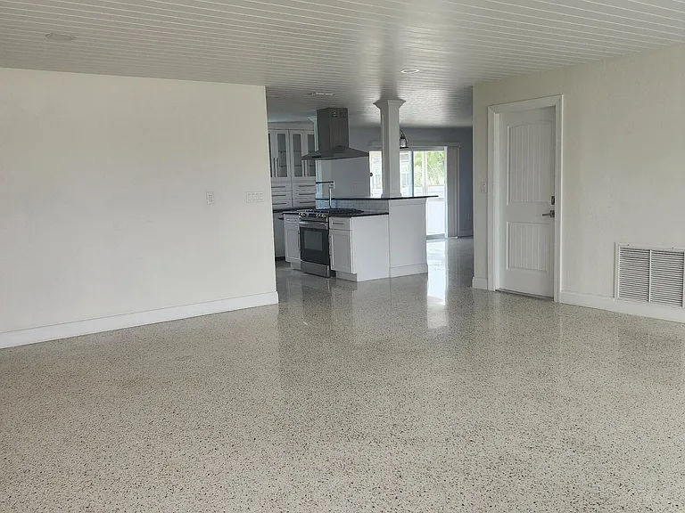1665 S Shelter Trl — Photo 2