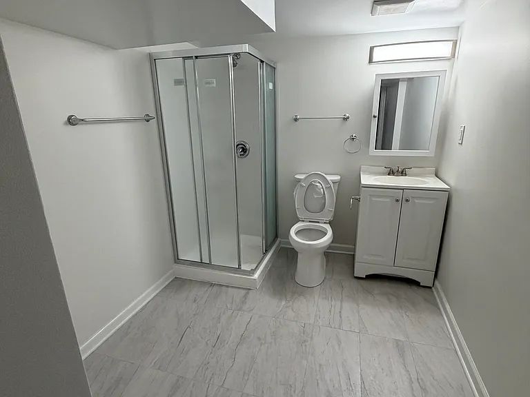 Basement En-Suite Bathroom