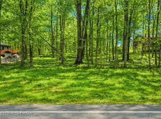 1825 Packanack Dr, Gouldsboro, PA 18424