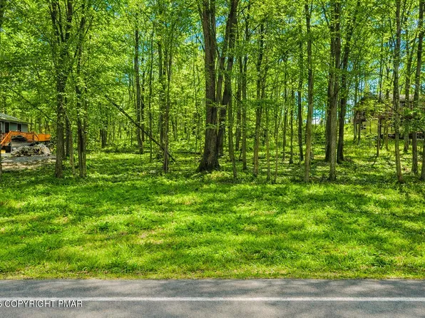 1825 Packanack Dr, Gouldsboro, PA 18424