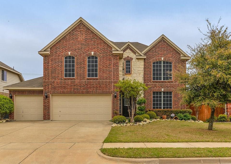 1st image of 848 Evergreen Ln