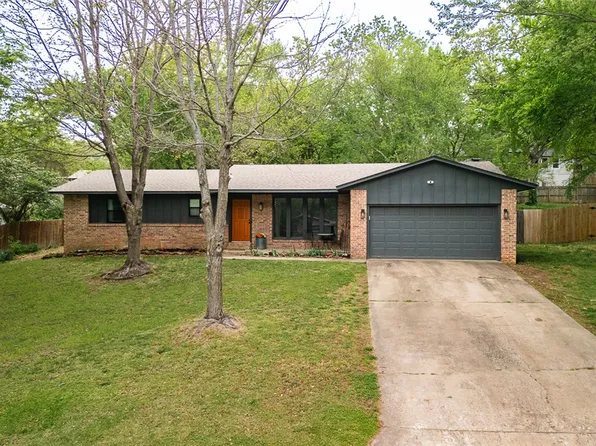 2225 N Mockingbird Ln, Fayetteville, AR 72703
