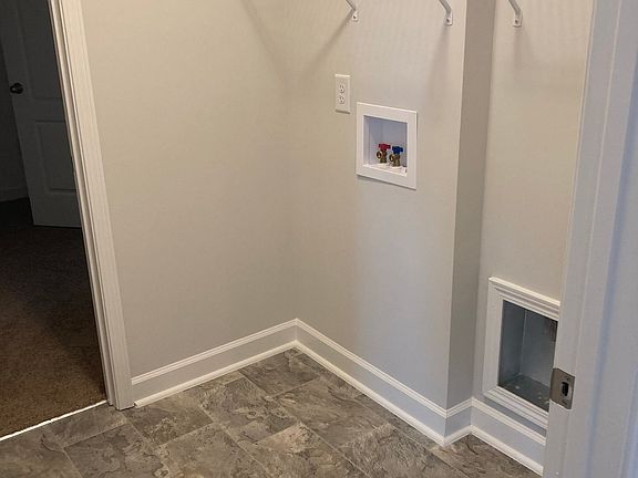 3rd image of 1160 Camellia Dr