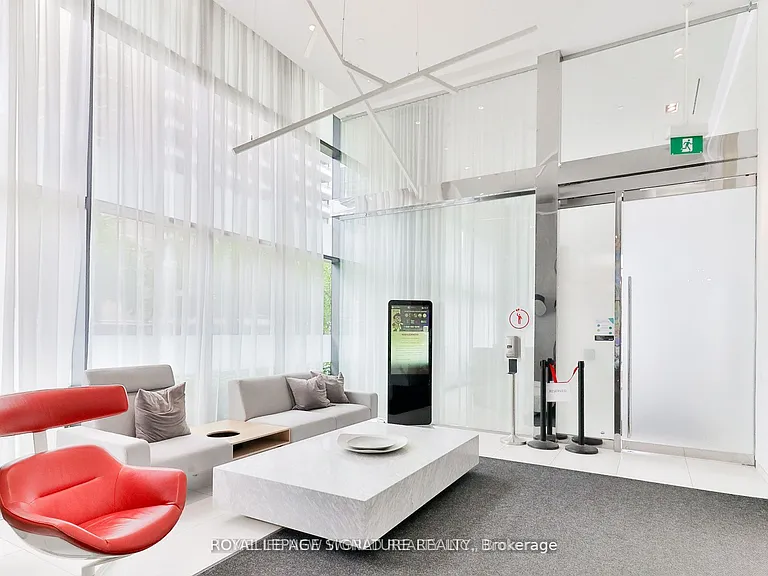 185 Roehampton Ave #219 — Photo 16