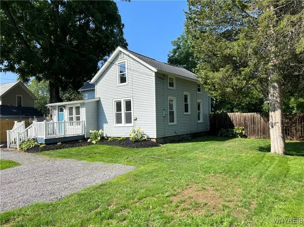 121 Lake St, Youngstown, NY 14174