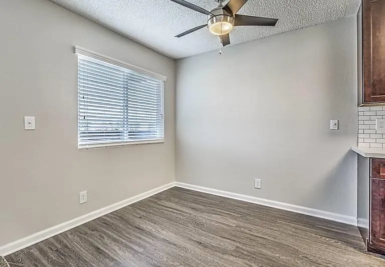Del Amo Place Apartments Homes — Photo 9