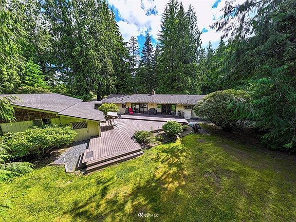 2nd image of 23942 Thornwood Pl