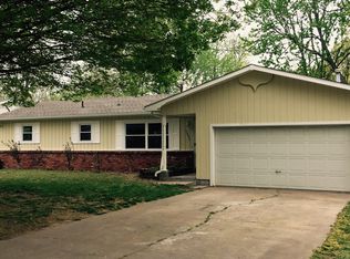 1241 S Prince Ln, Springfield, MO 65804