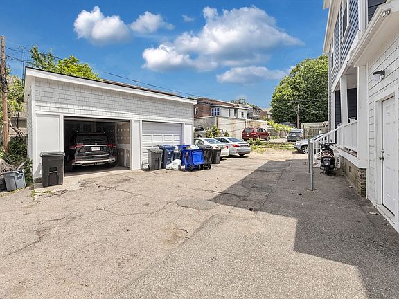 3rd image of 36 Brookledge St
