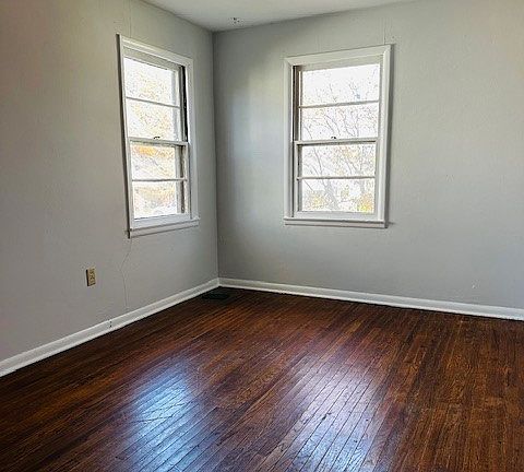 4th image of 2420 S Milton Dr