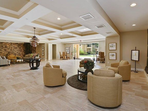 3rd image of 2351 Lakeview Dr Unit 208
