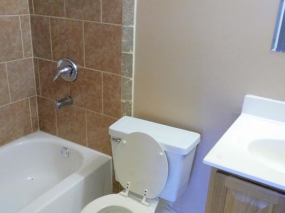 4th image of 4536 Wimbledon Ct