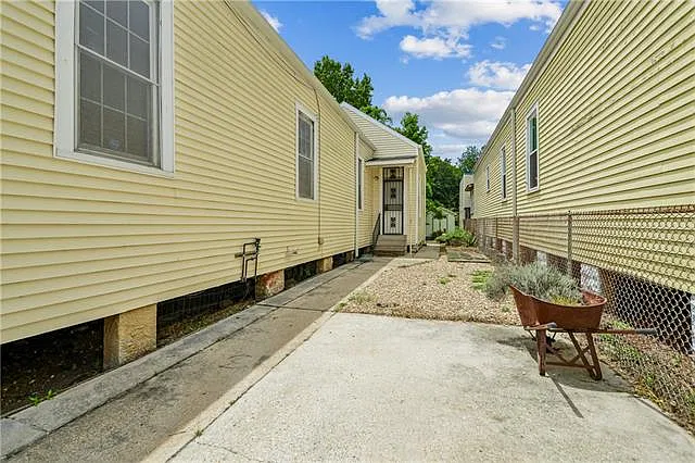 2 bed, 1.0 bath, 1156 sqft, $2,200 — Photo 4