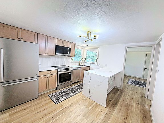 5th image of 945 Steiner Dr