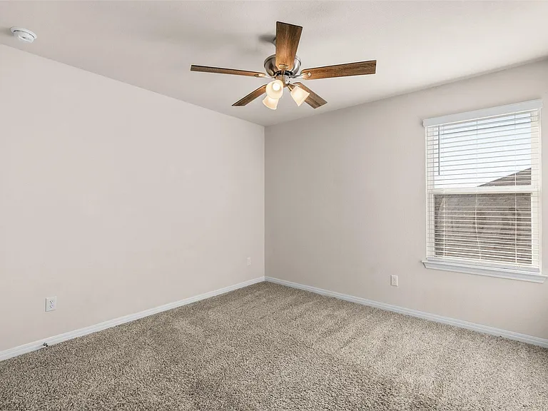 520 Loriner Way — Photo 27