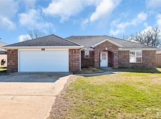 600 Firewood Dr, Centerton, AR 72719