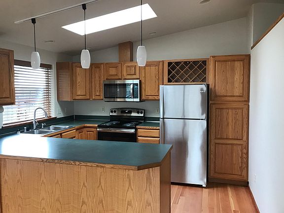 2nd image of 1109 Rosecrans St