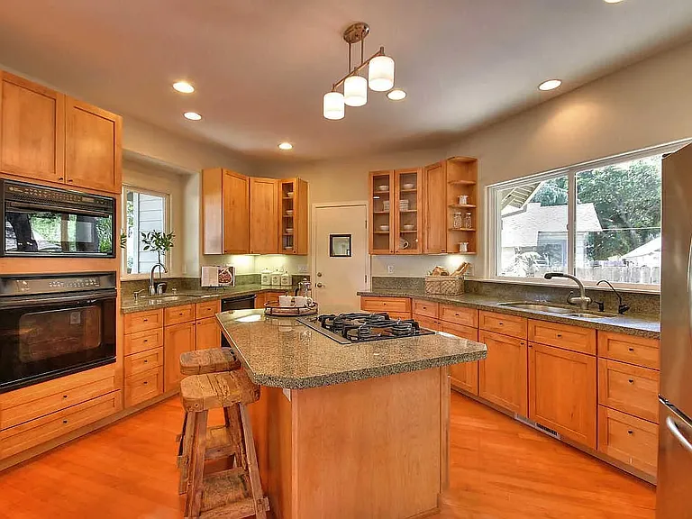 512 Military Way — Photo 4