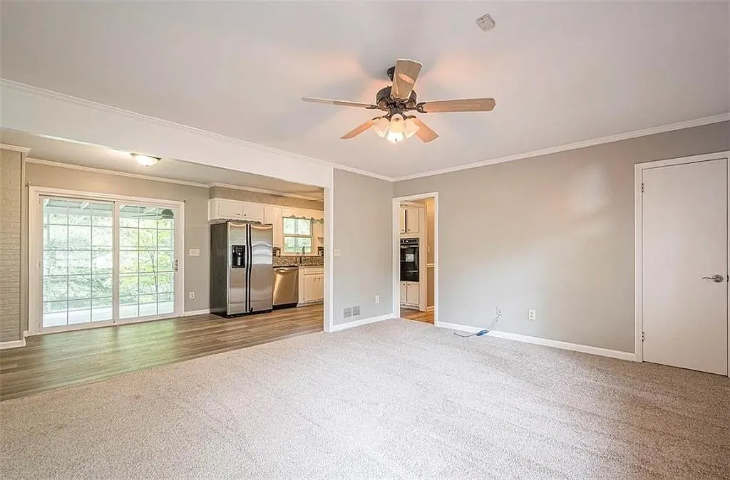 3 bed, 1.0 bath, 1080 sqft, $2,500 — Photo 4