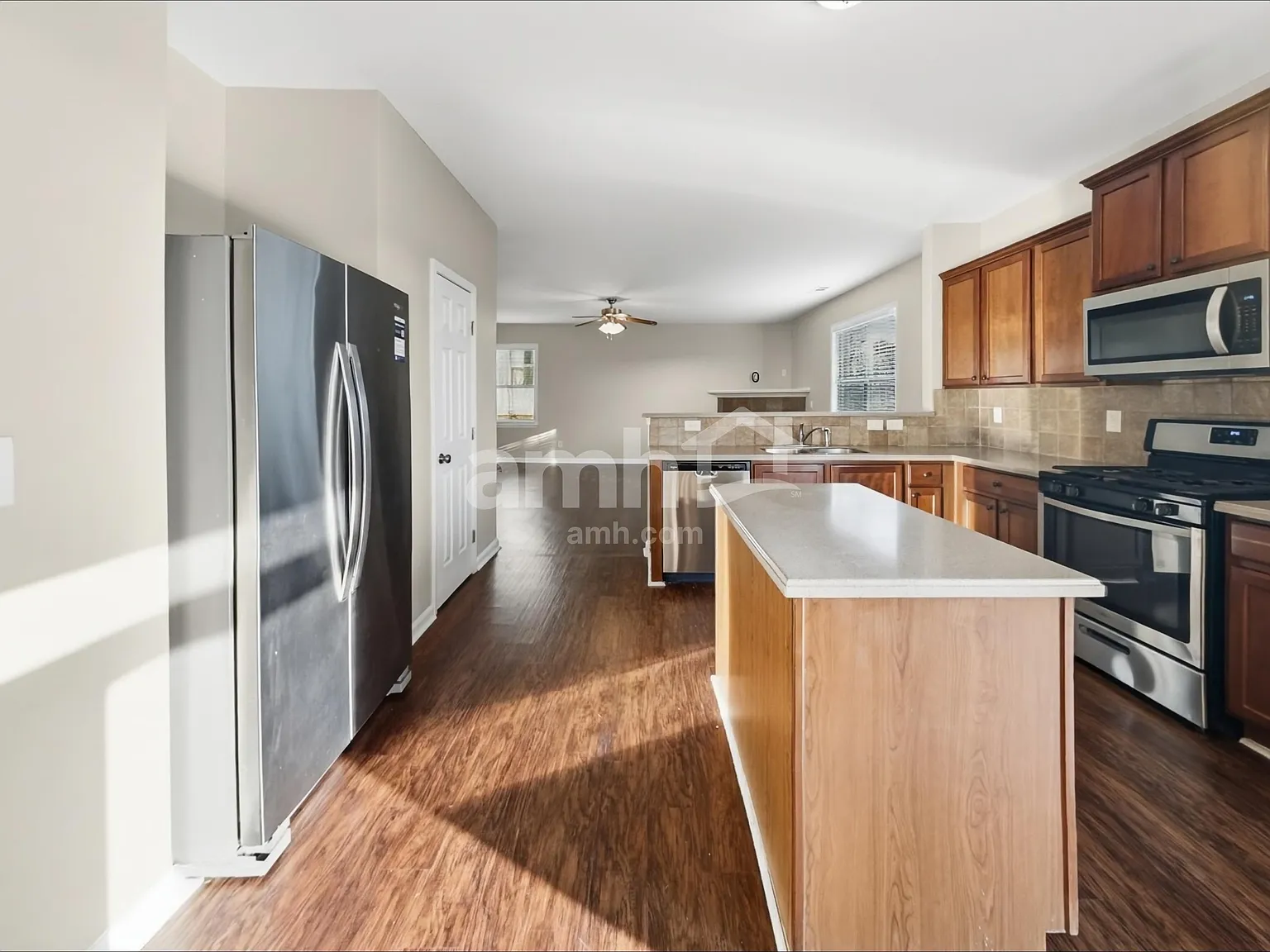 4 bed, 2.5 bath, 3210 sqft, $2,480 — Photo 4