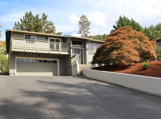 1749 NE Hillcrest Ln, Grants Pass, OR 97526