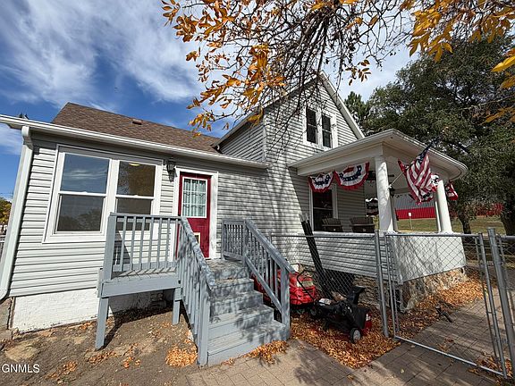 3rd image of 214 College St