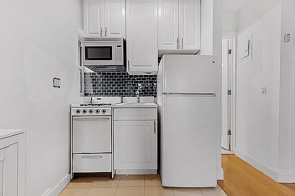1st image of 188 E 93rd St APT 4L