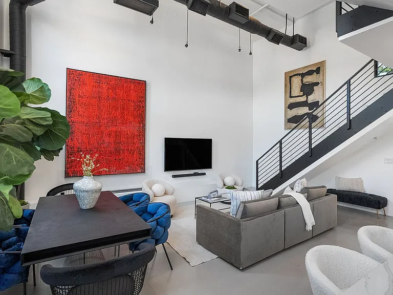 1037 N Laurel Ave #19C — Photo 58
