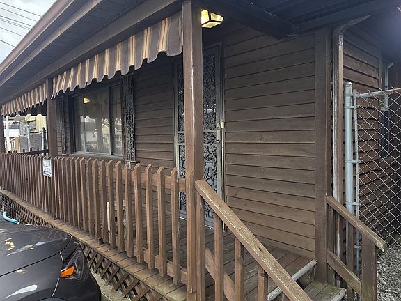 2nd image of 2909 6th Ave