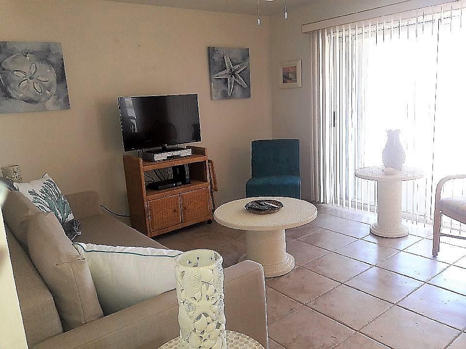 Livingroom With Patio Doors