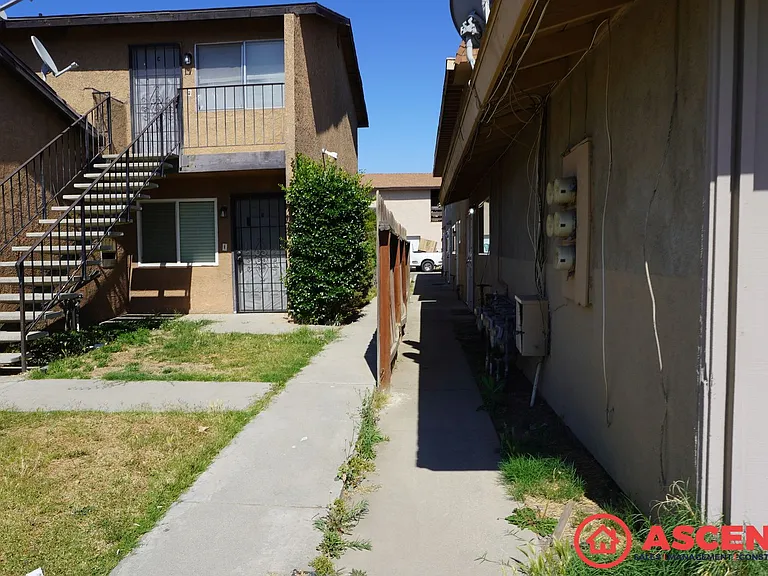 1020 Valhalla Dr — Photo 1