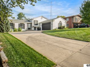 1615 S 136th St, Omaha, NE 68144