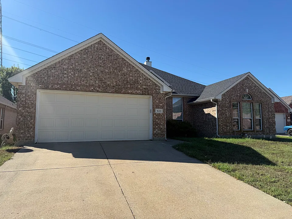 923 Parish Ct