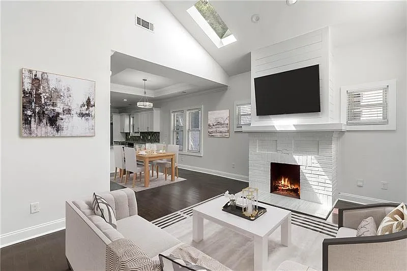 3 bed, 2.0 bath, 1710 sqft, $2,595 — Photo 3
