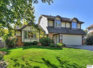 911 E Cary St, Papillion, NE 68046