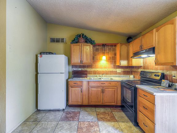 4th image of 3120 N 67th Ln APT 77