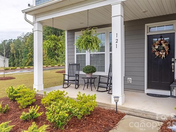 4th image of 121 Rhuidean Ct