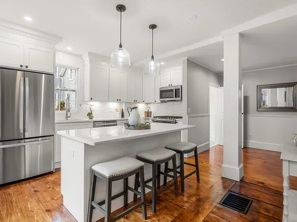 2 Atkinson St, Newburyport, MA 01950