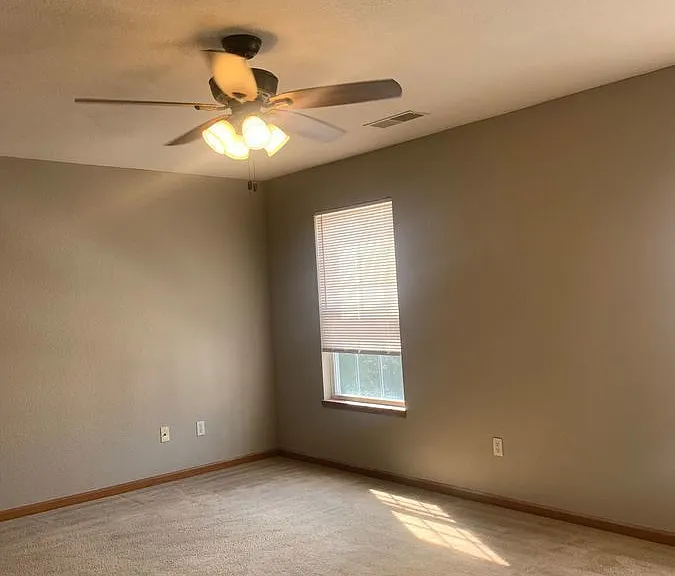 1626 NW Jordan Ct — Photo 6