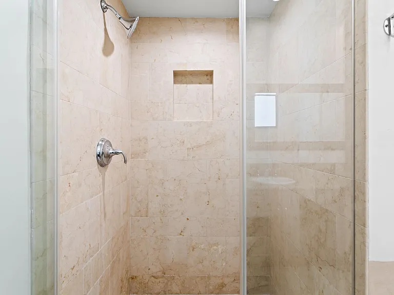 430 N Maple Dr — Photo 21